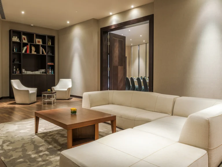 hotel DEVASHISH hyatt regency delhi p261 living room parlour.4x3